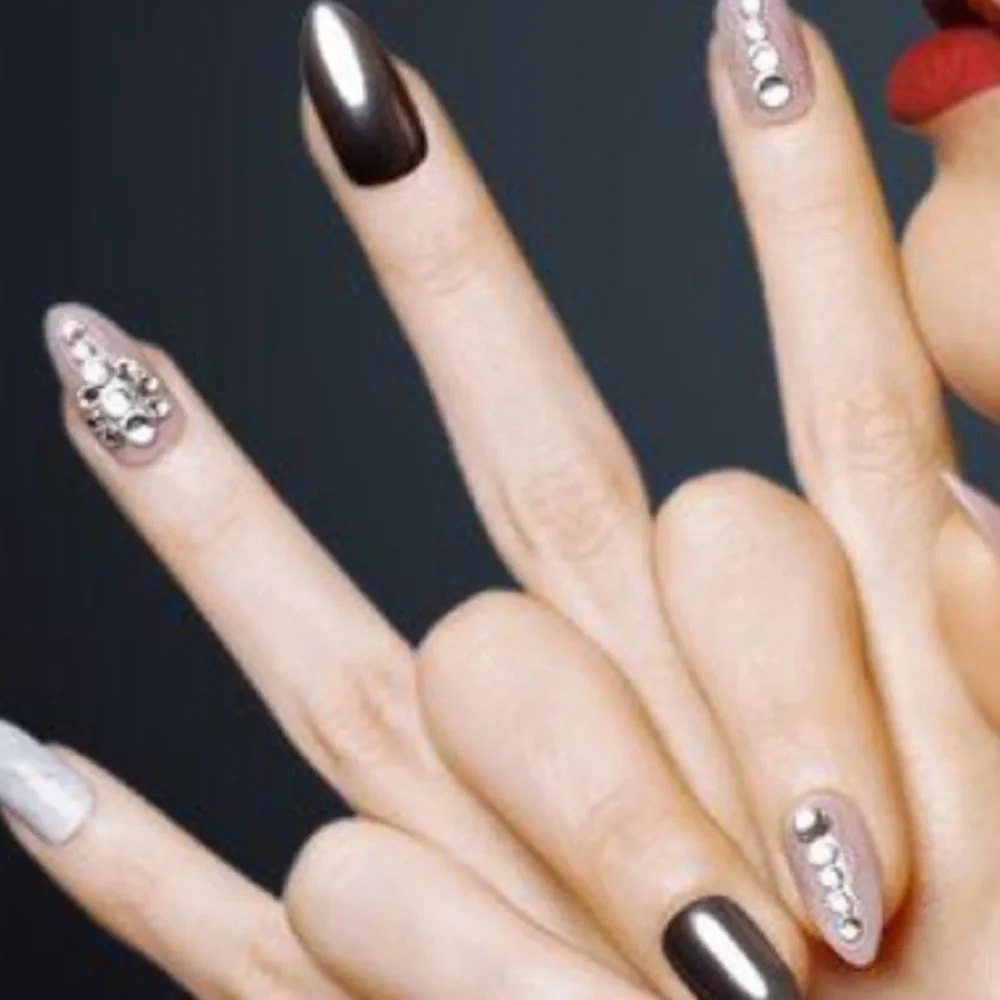 Kiss Masterpiece One-Of-A-Kind Luxe Mani Set in 'Kitty Gurl’